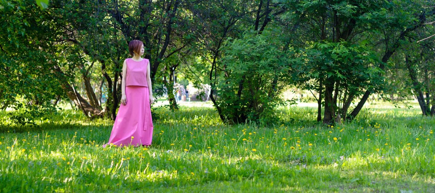 Розовый костюм